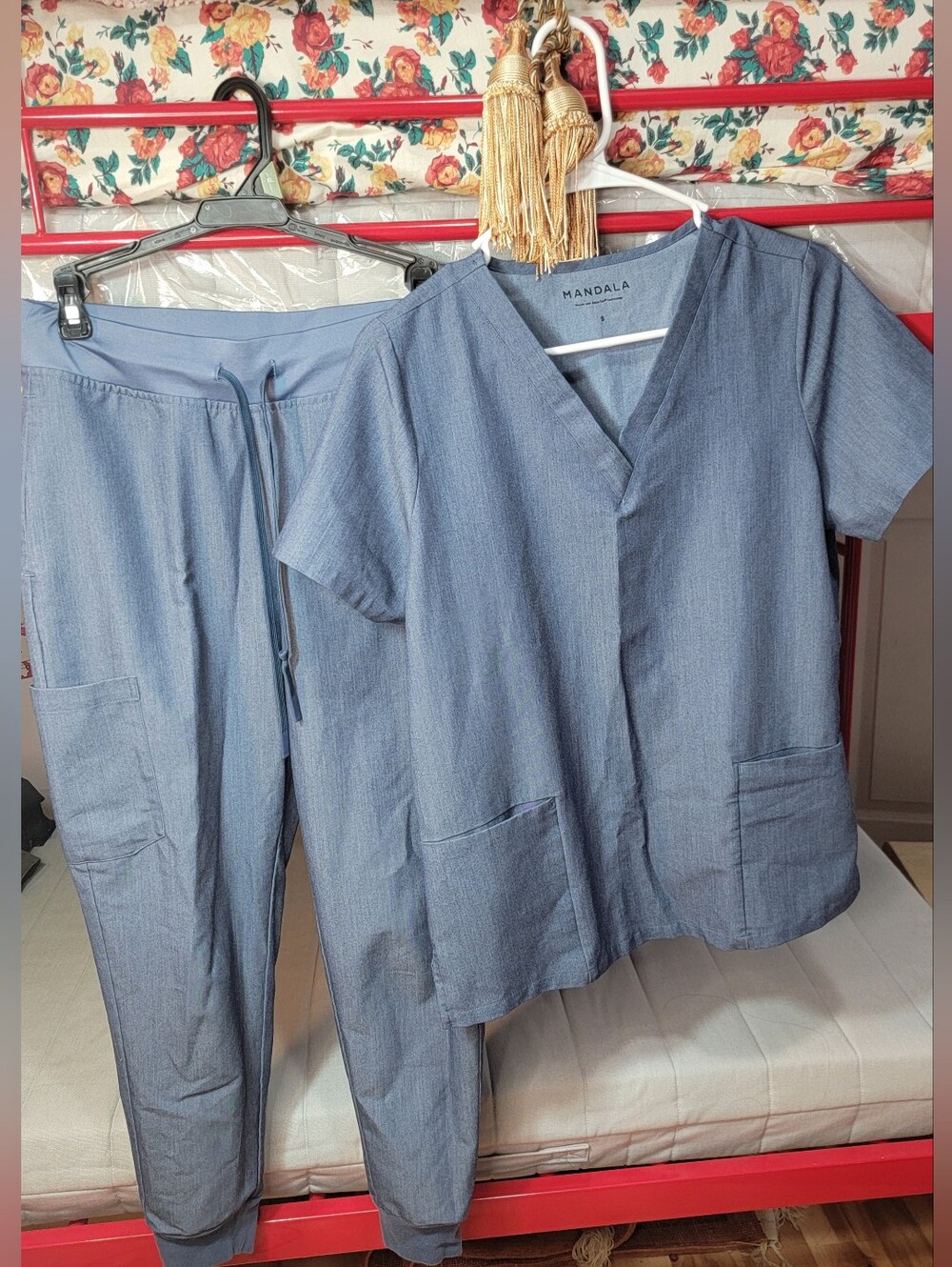 Mandala Women's Blue Track Pants & V-Neck Top Set Size Small